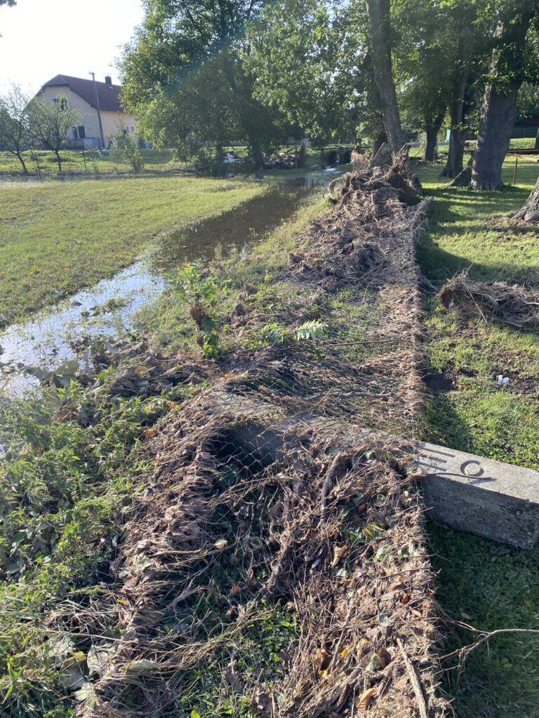 Povodeň na hřišti
