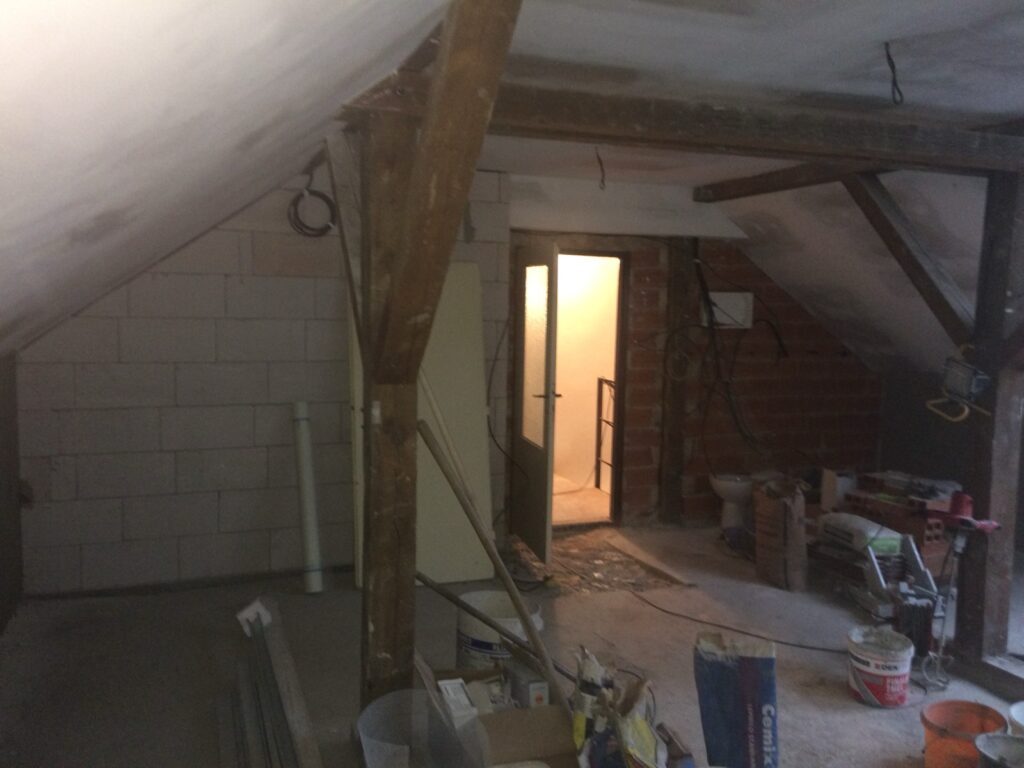 Rekonstrukce kabin — půda a okna